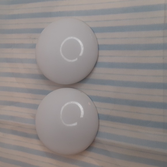 Liz Claiborne White Button Clip Earrings - Picture 2 of 6